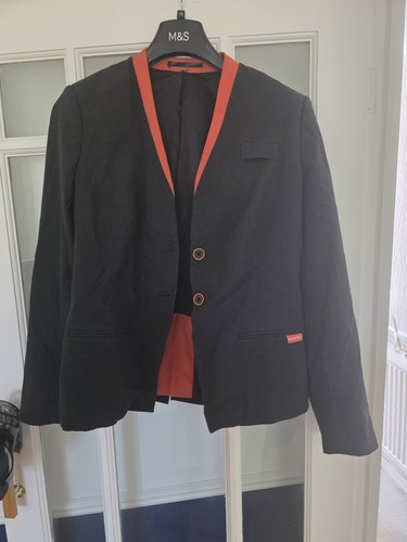 Womans easyjet cabin crew - easyjet,